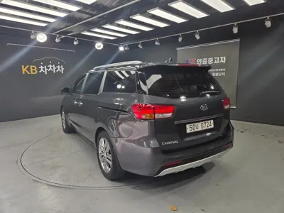 Kia Canival 2016, 127253 км, за 9700000 KRW - фото 5