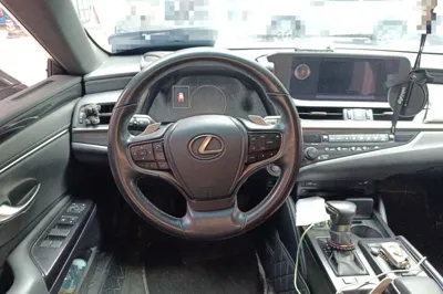 Lexus ES 2018, 94000 км, за 151037.28 CNY - фото 9