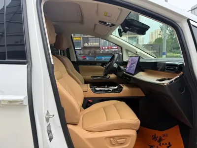 GAC Motor 传祺E8 PHEV 2025, 50000 км, за 139800 CNY - фото 9