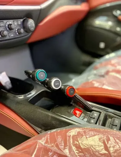 Ferrari 488 2020, 700 км, за 999990000 KRW