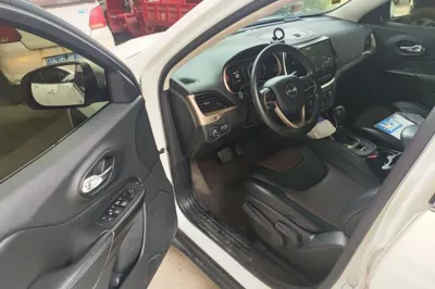 Jeep Cherokee 2016, 71400 км, за 42045.44 CNY - фото 19