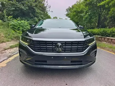 Volkswagen Passat 2024, 57000 км, за 117800 CNY