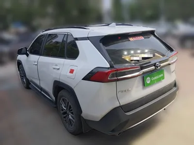 Toyota Wildlander 2023, 9400 км, за 125852.19 CNY