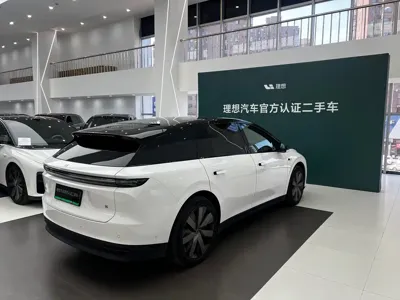 Li Auto 理想i6 2025, 13000 км, за 255799 CNY - фото 10