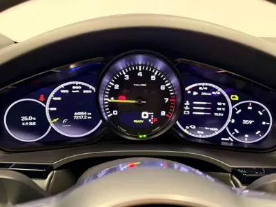 Porsche Cayenne Hybrid 2022, 65000 км, за 380000 CNY - фото 17