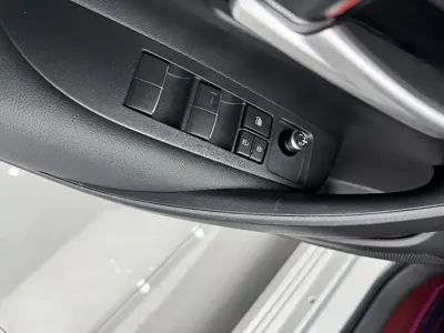 Toyota Corolla 2021, 3300 км, за 89800 CNY - фото 8