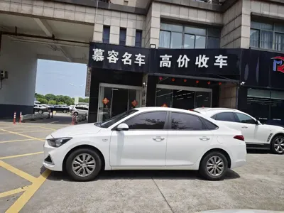 Hyundai Elantra 2019, 64000 км, за 38000 CNY