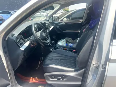 Volkswagen Tiguan L 2022, 60000 км, за 100200 CNY