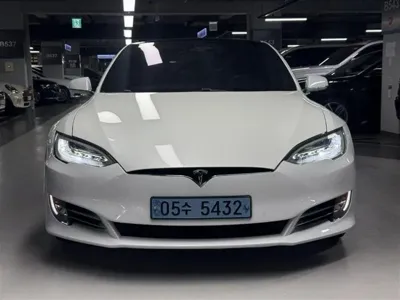 Tesla Model S · 2018 год