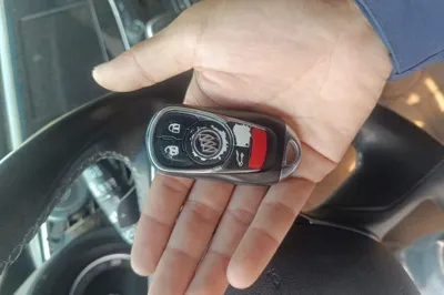 Buick GL8 2017, 76700 км, за 126327.02 CNY