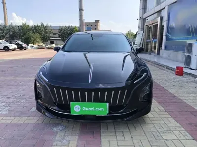 Hongqi Hongqi E-QM5 2023, 64500 км, за 64200 CNY