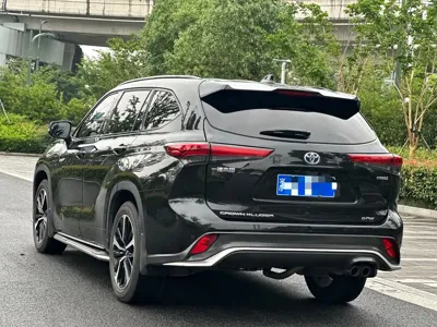 Toyota Crown Kluger 2021, 60000 км, за 155000 CNY