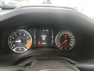 Jeep Renegade 2018, 102899 км, за 31300 CNY - фото 8