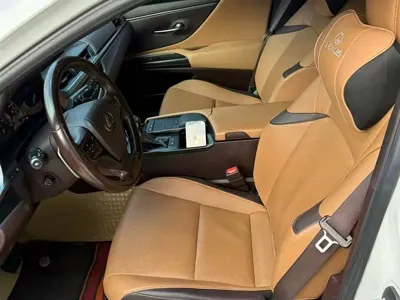 Lexus ES 2020, 80000 км, за 179000 CNY