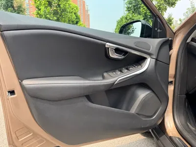 Volvo V40 2017, 83000 км, за 58000 CNY - фото 11
