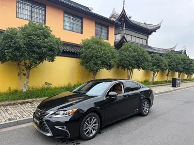 Lexus ES 2017, 130000 км, за 125800 CNY
