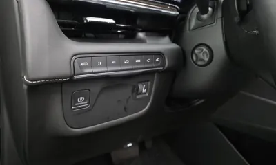 Cadillac Escalade 2023, 49109 км, за 100000000 KRW - фото 20