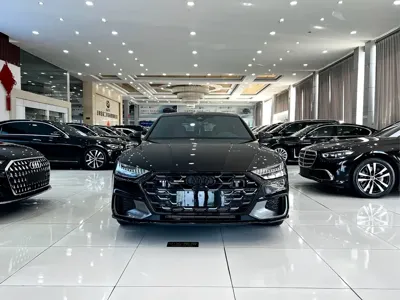 Audi A7L 2025, 9000 км, за 340300 CNY
