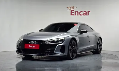 Audi e-tron GT · 2022 год