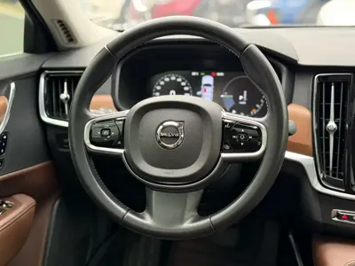 Volvo S90 PHEV 2020, 90000 км, за 109800 CNY