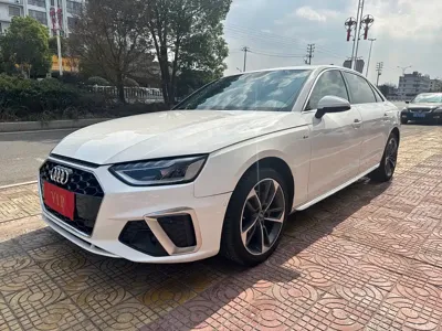 Audi A4L · 2022 год