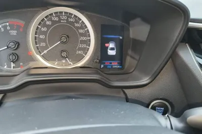 Toyota Corolla 2019, 59900 км, за 56654.85 CNY - фото 13