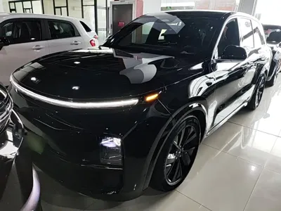 Li Auto Li L8 · 2023 год