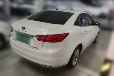 Ford Escort 2015, 59600 км, за 36532.29 CNY