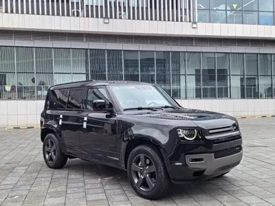Land Rover Defender 2023, 44000 км, за 578000 CNY