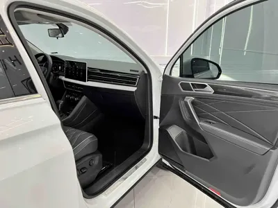 Volkswagen Tiguan L 2023, 25000 км, за 193800 CNY - фото 19