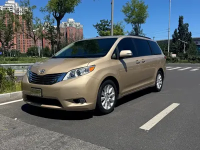 Toyota Sienna 2014, 135000 км, за 95000 CNY