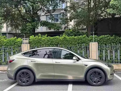 Tesla Model Y 2024, 80000 км, за 149800 CNY