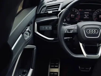Audi Q3 2022, 17000 км, за 128000 CNY