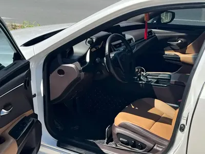 Lexus ES 2018, 69000 км, за 139800 CNY - фото 5