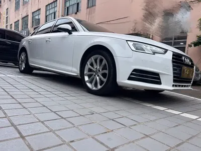 Audi A4L 2018, 78000 км, за 82800 CNY