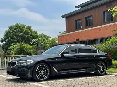 BMW 5 Series 2020, 75000 км, за 185799 CNY