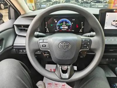 Toyota Camry 2026, 2700 км, за 122800 CNY - фото 18