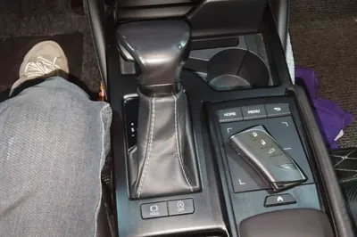 Lexus ES 2018, 102500 км, за 140364.47 CNY - фото 13