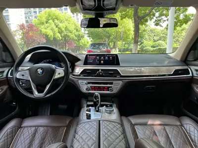 BMW 7 Series 2021, 60000 км, за 338000 CNY