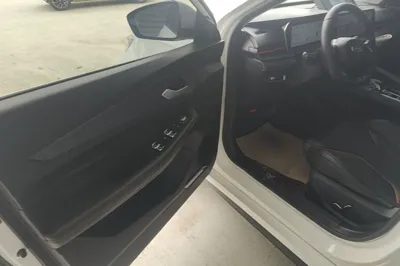 Geely Auto Binray 2022, 40800 км, за 58004.75 CNY - фото 18