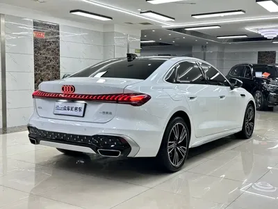 Audi 奥迪A5L 2026, 1300 км, за 235000 CNY