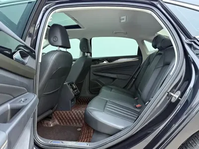 Volkswagen 帕萨特插电混动 2022, 56000 км, за 79800 CNY - фото 12