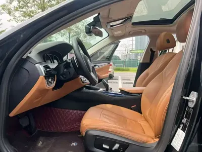 BMW 5 Series 2018, 140000 км, за 108800 CNY