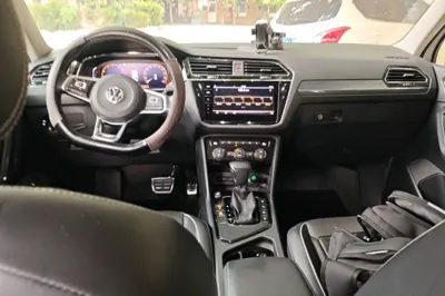 Volkswagen Tiguan L 2019, 108900 км, за 98312.23 CNY - фото 17