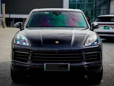 Porsche Cayenne Hybrid 2022, 20000 км, за 456100 CNY
