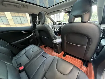 Volvo V40 2014, 120000 км, за 28800 CNY - фото 8