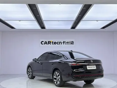 Volkswagen Passat 2025, 9000 км, за 152800 CNY