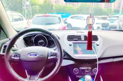 Ford Escort 2019, 55400 км, за 43698.58 CNY - фото 18