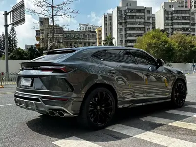 Lamborghini Urus 2021, 50000 км, за 1880000 CNY