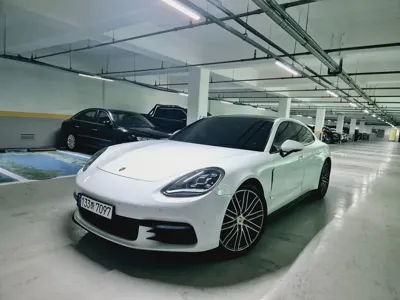 Porsche Panamera · 2018 год